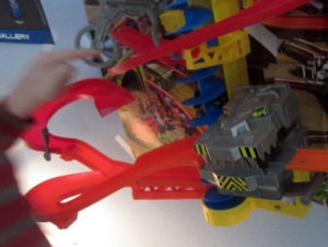 Hot_Wheels_Wall_Tracks_Demolition_Drop (1)