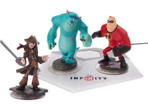 Ved lanceringen af Disney Infinity vil der være 17 Disney-figurer på hylderne fordelt på tre såkaldte Play Sets – De Utrolige, Pirates of the Caribbean og Monsters University. Som i Skylanders har de små plastikfigurer med en RFID-chip i bunden, så de automatisk dukker op inde i spillet, når de placeres på en "Reader" i Disneys Derudover kan du også placere såkaldte Power Discs under figurerne på platformen for at give dem særlige evner og ændre deres udseende. Endvidere vil spillet indeholde webkoder, der giver adgang til figurerne på de øvrige formater, som Disney Infinity også bliver udgivet på, for eksempel iOS.