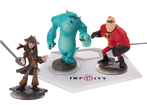 Ved lanceringen af Disney Infinity vil der være 17 Disney-figurer på hylderne fordelt på tre såkaldte Play Sets – De Utrolige, Pirates of the Caribbean og Monsters University. Som i Skylanders har de små plastikfigurer med en RFID-chip i bunden, så de automatisk dukker op inde i spillet, når de placeres på en "Reader" i Disneys  Derudover kan du også placere såkaldte Power Discs under figurerne på platformen for at give dem særlige evner og ændre deres udseende. Endvidere vil spillet indeholde webkoder, der giver adgang til figurerne på de øvrige formater, som Disney Infinity også bliver udgivet på, for eksempel iOS. 