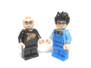 Masashi Togami og Sakuretsu som Lego minifigurer