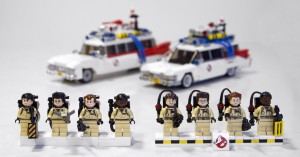 Her er Brent Wallers oprindelige minifigurer til venstre, mens minifigurerne fra det endelige Lego Ghostbusters-sæt ses til højre.