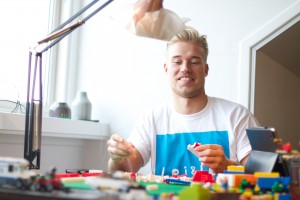 Mikkel Lex Nissen fyldte som barn hele gangen i hjemmet med en kæmpe Lego-by.